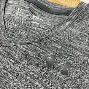 NWOT UNDERARMOR HEATGESR SHIRT WOMAN SIZE SMALL
